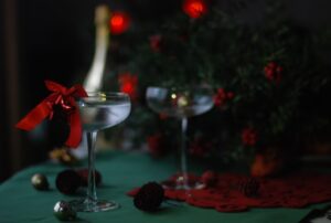 5+1 γιορτινά κοκτέιλ που θα απογειώσουν τα Χριστουγεννιάτικα πάρτυ σου