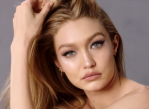 Gigi Hadid: Όσα πρέπει να ξέρεις για το “χρυσό” κορίτσι της μόδας