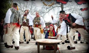 Τσικνοπέμπτη: Εδέσματα, παραδόσεις και έθιμα