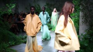 Gucci Cruise 2025: η συλλογή του Sabato De Sarno με άρωμα Λονδίνου