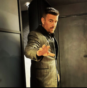 Γιάννης Αϊβάζης: Η τέχνη μιμείται τη ζωή και η ζωή την τέχνη