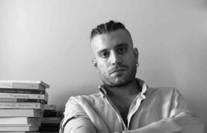 Ο Άρης Νινίκας μιλά για την ”Μάγισσα” και το θέατρο