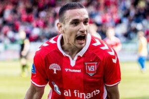 Δημήτρης Εμμανοηλίδης: «…στα δεκαέξι μου έχασα τη μητέρα μου. Αυτή είναι ο λόγος που συνεχίζω να παίζω. Για να την κάνω περήφανη.»