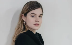 Η Νατάσα Εξηνταβελώνη βλέπει την κοινωνία κάπως δυστοπικά αυτές τις μέρες