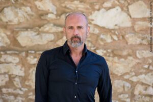 Ο σκηνοθέτης Σταύρος Λίτινας μας μιλάει για το θέατρο στην Ελλάδα