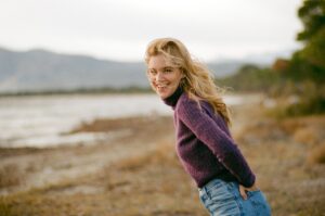 Νατάσα Εξηνταβελώνη : «Υποπτεύομαι βαθιά τους ηθοποιούς που πάνε χαρούμενοι να παίξουν» 