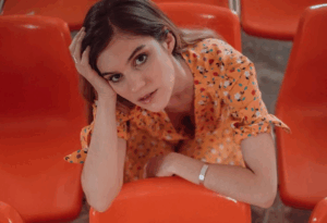 Νατάσα Εξηνταβελώνη: “Με ενδιαφέρει να γράψω αυτά που θέλω να πω”