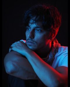 Λάμπρος Κωνσταντέας: “Να αλλάζεις μορφή χωρίς να χάνεις την ψυχή σου”