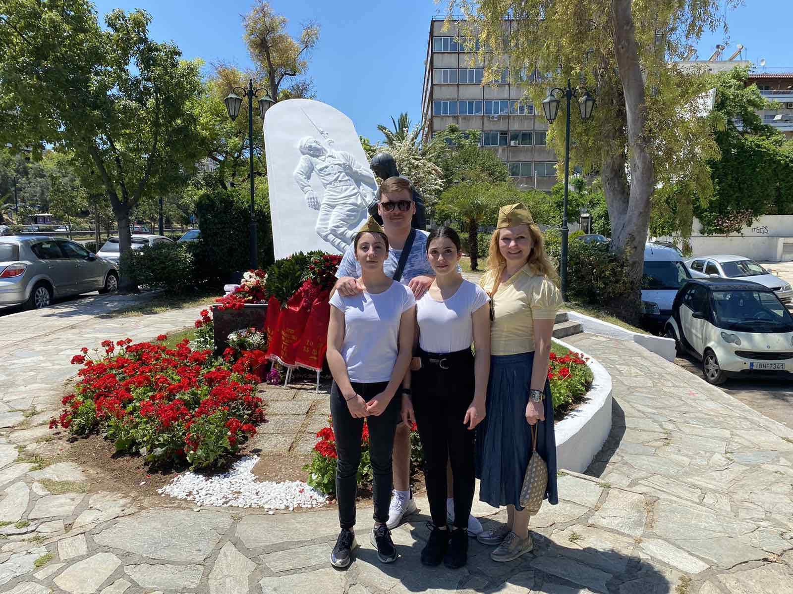 Ημέρα της Νίκης στην Καλλιθέα Μνημείο του Σοβιετικού Στρατιώτη στην Αθήνα