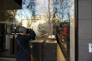 Στα στενά του Κολωνακίου : Διαδρομές και ιστορίες πίσω από τις βιτρίνες