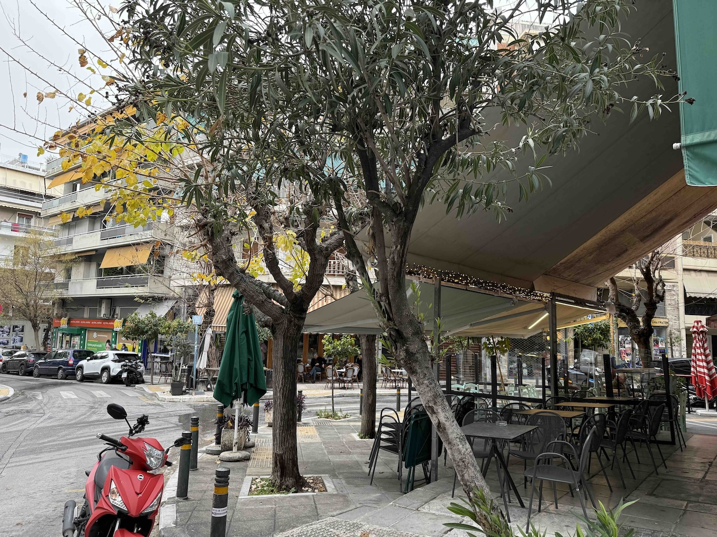 Πλατεία Βαρνάβα στο Παγκράτι Πλατεία Βαρνάβα στο Παγκράτι της Αθήνα